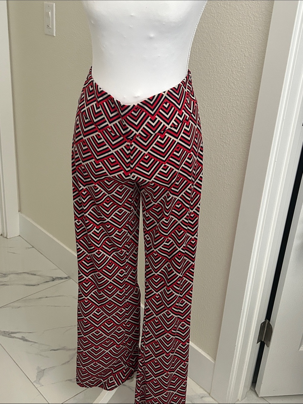 BCBGMaxAzria Red & Black Geometric Wide-Leg Pants